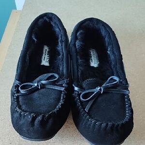 Roebuck & Co black suede slippers size 8.5